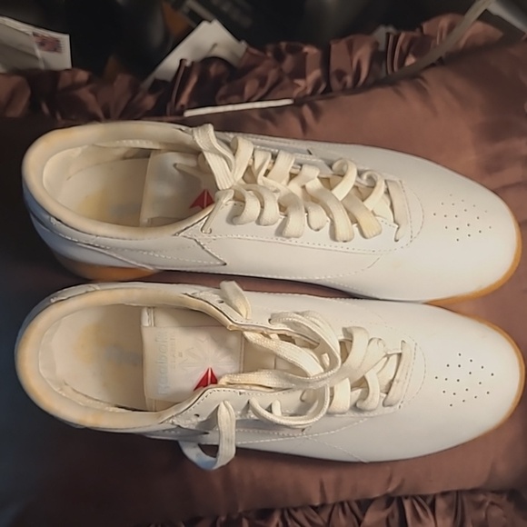 Reebok size 8 tennis shoe - Picture 5 of 6